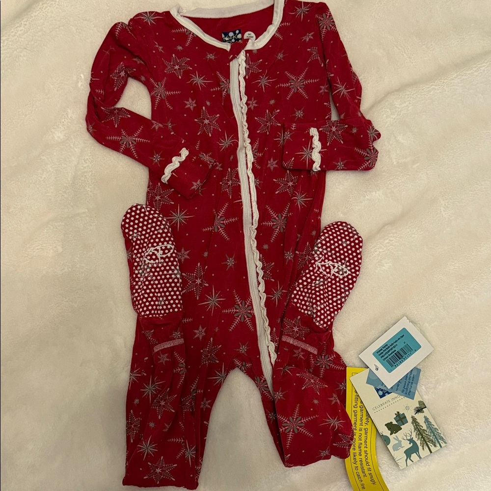 Bundle of 2 pair: Kickee Pants Footie Pajamas (red and green)